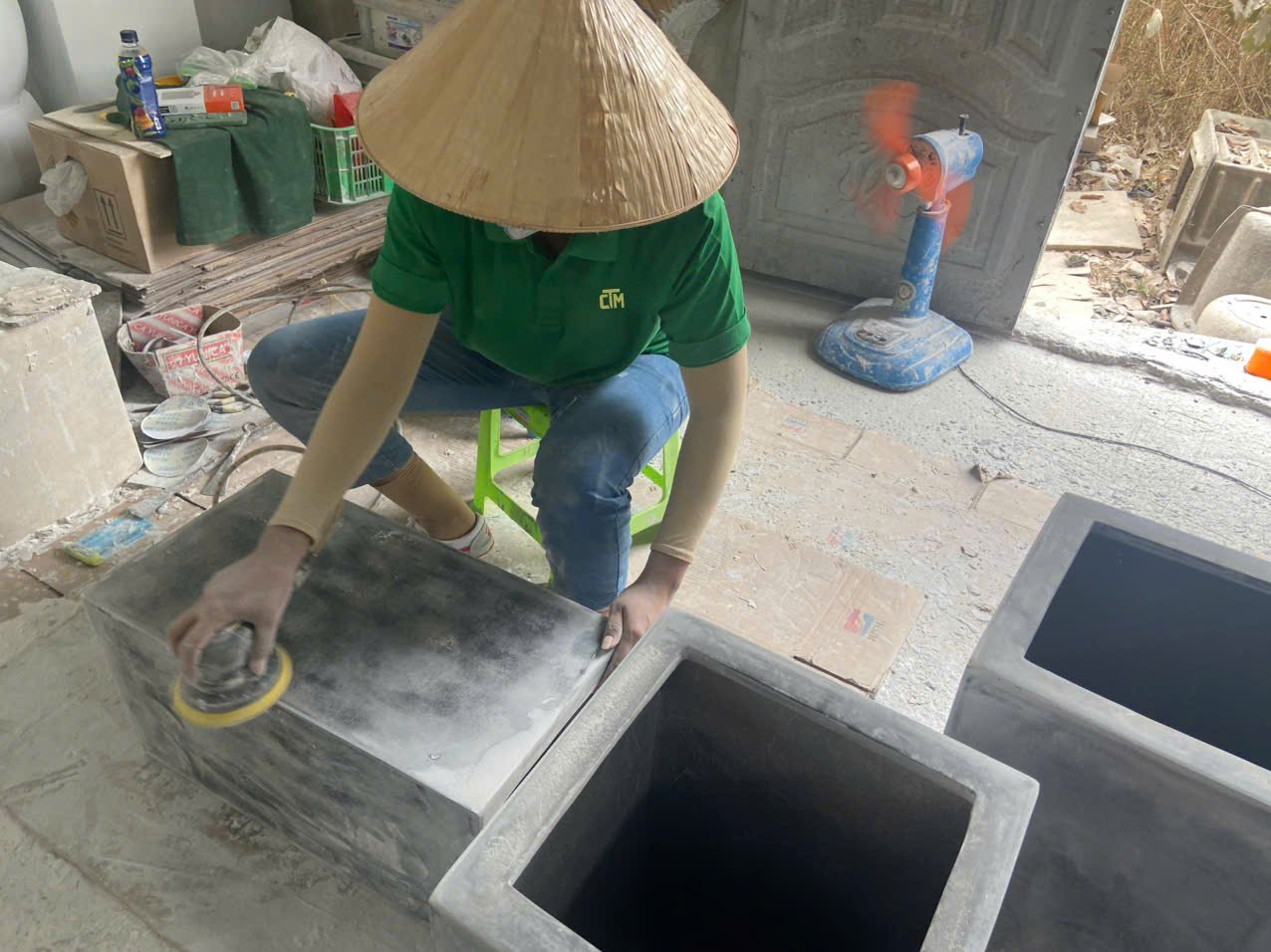 Grinding the edge of a fiberglass planter
