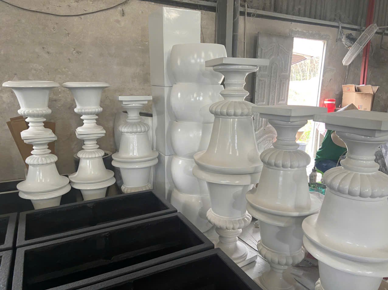 Garden décor and outdoor furniture in composite stone
